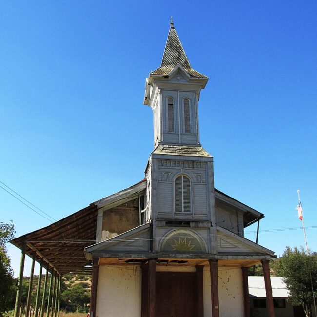 Iglesia de Loica de San Pedro: Tesoro Arquitectónico e Histórico en la Región Metropolitana