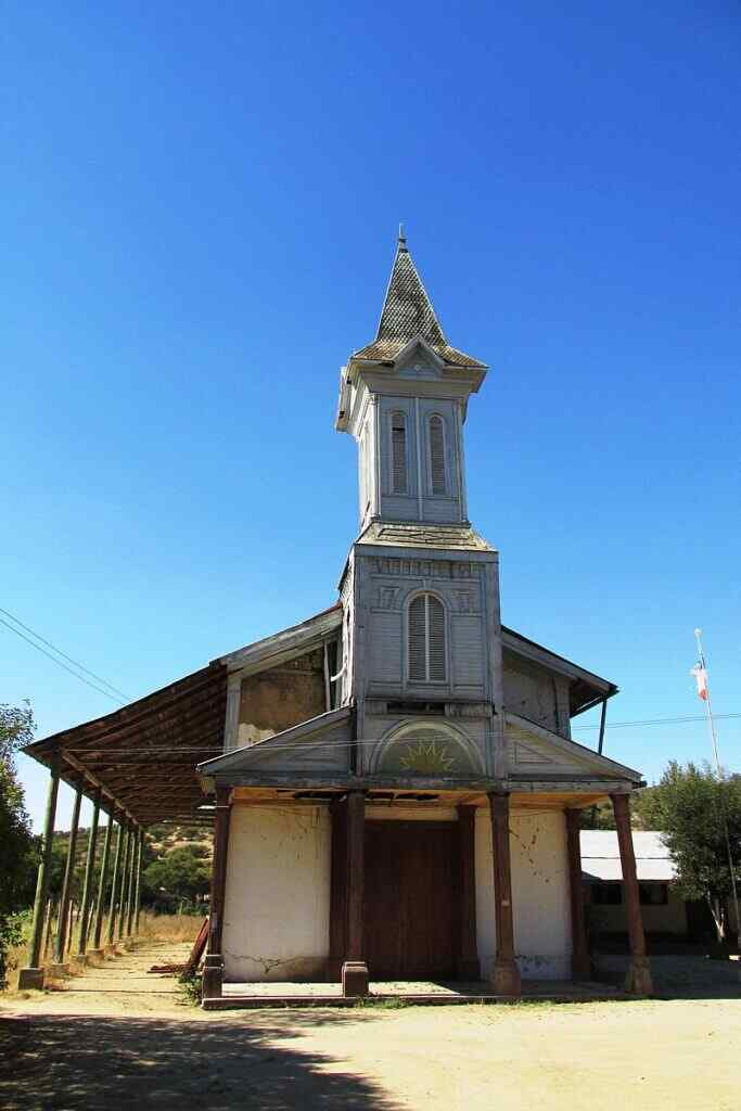 Iglesia de Loica de San Pedro: Tesoro Arquitectónico e Histórico en la Región Metropolitana