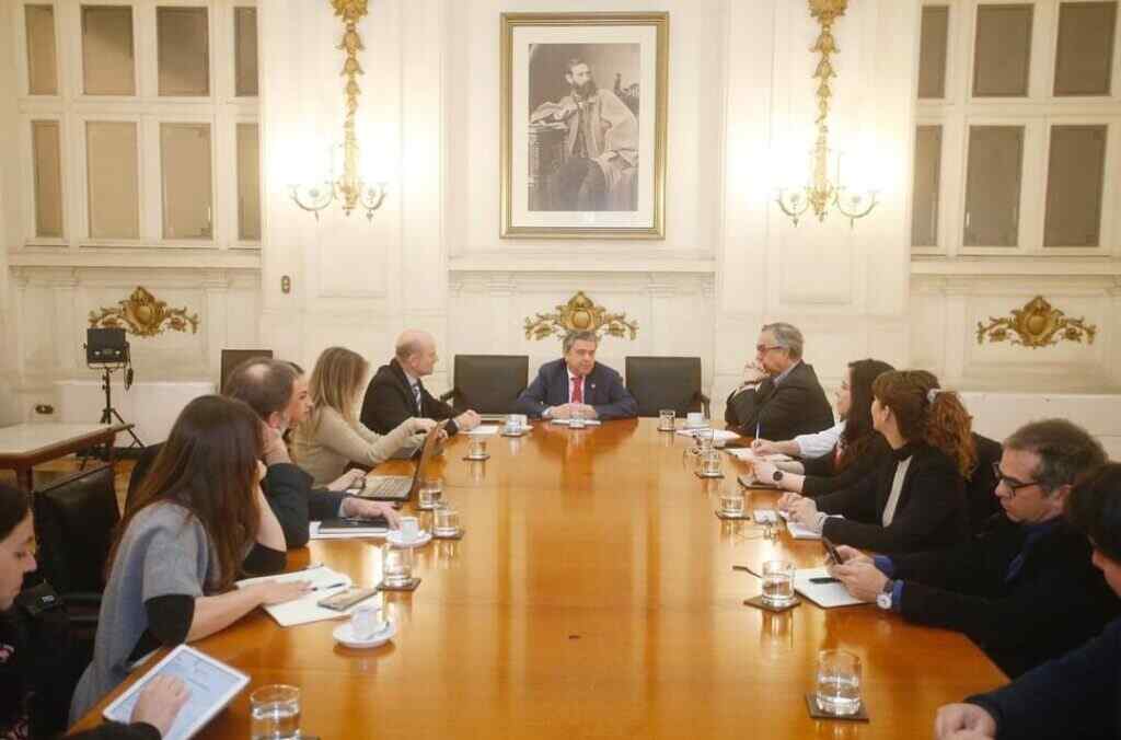 AOA participa de reunión con el Presidente del Senado, para discutir temas de vivienda y ciudad
