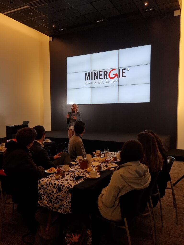 Espacio AOA recibe el primer encuentro de Construcción sustentable Minergie