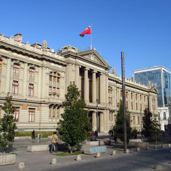 2017_Santiago_de_Chile_-_Edificio_de_los_Tribunales_de_Justicia