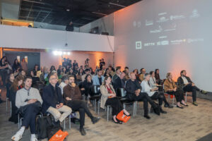 Marcela Puga y el Foro Internacional AOA