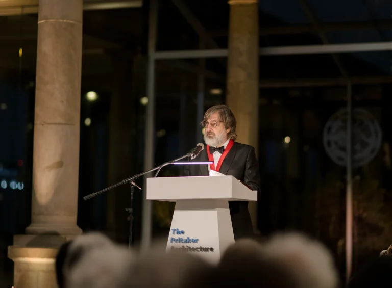 Smiljan Radic recibe el Premio Pritzker 2026
